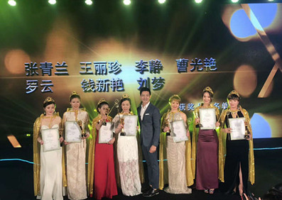 帥氣依舊的威廉王子出席“貓格格”新品發布會暨代言簽約儀式，開啟“王子與格格”之間的美好邂逅！