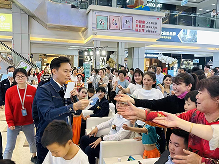 張國強(qiáng)特邀出席Restonic蕾絲床墊五一活動